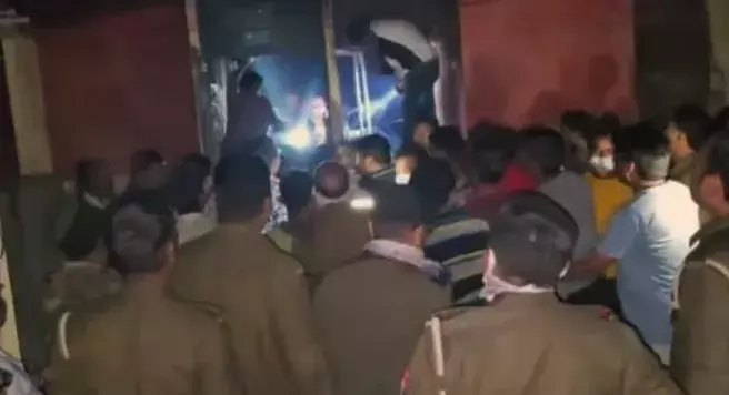 UP: ఆస్పత్రిలో 10 మంది చిన్నారుల సజీవ దహనం UP: ఆస్పత్రిలో 10 మంది చిన్నారుల సజీవ దహనం