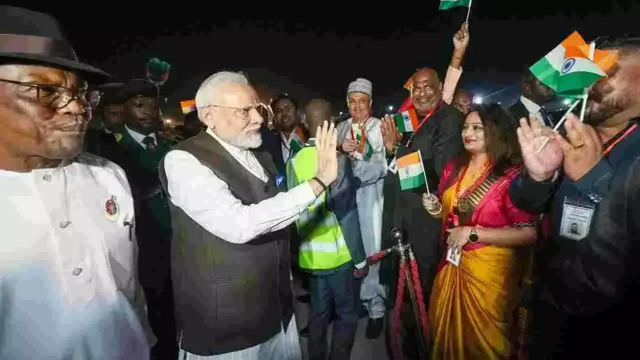 PM Modi: నైజీరియా చేరుకున్న మోదీ.. అబుజాలో ప్రధానికి గ్రాండ్ వెల్కమ్ PM Modi: నైజీరియా చేరుకున్న మోదీ.. అబుజాలో ప్రధానికి గ్రాండ్ వెల్కమ్