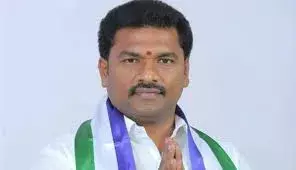 Manohar Naidu: గుంటూరు మేయర్, వైసీపీ నేత మనోహర్ నాయుడుల పై కేసు Manohar Naidu: గుంటూరు మేయర్, వైసీపీ నేత మనోహర్ నాయుడుల పై కేసు