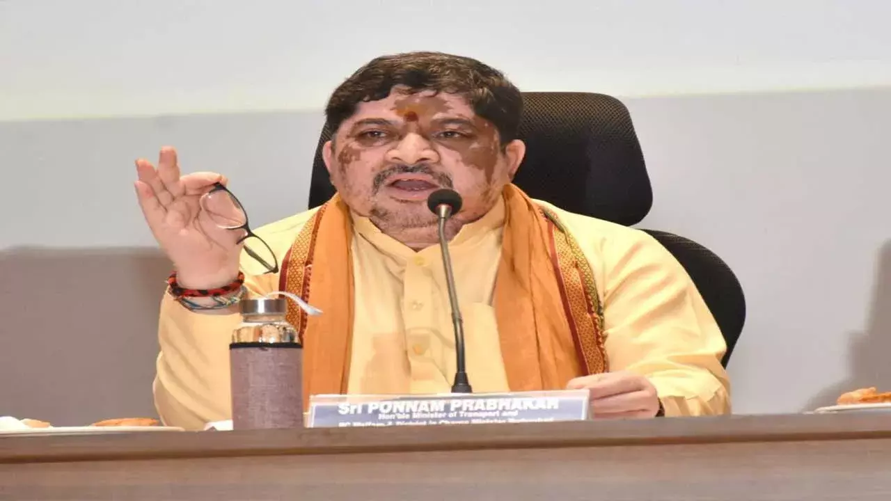 Minister Ponnam Prabhakar : మహా ఎన్నికల్లో గెలిచేది ఎవరో చెప్పిన మంత్రి పొన్నం