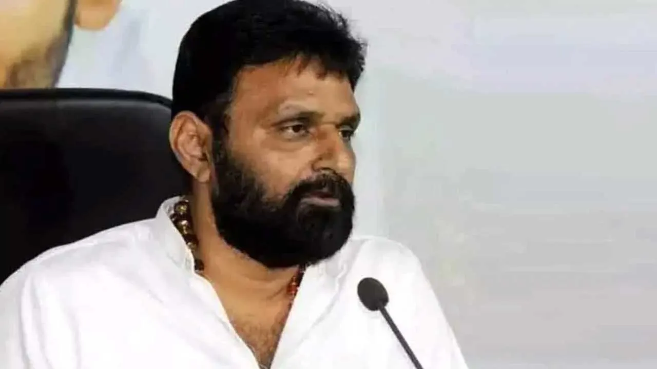 Kodali Nani : కొడాలి నానికి షాక్.. వైజాగ్లో కేసు నమోదు Kodali Nani : కొడాలి నానికి షాక్.. వైజాగ్లో కేసు నమోదు