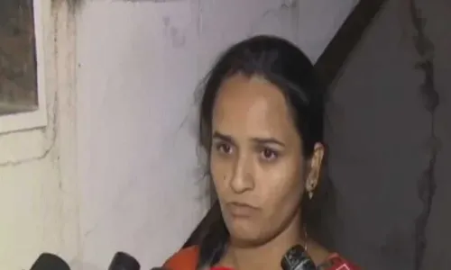 Verras Ravindra Reddy : వర్రా అరెస్ట్ కు ముందు జరిగింది వేరు..భార్య ఆవేదన Verras Ravindra Reddy : వర్రా అరెస్ట్ కు ముందు జరిగింది వేరు..భార్య ఆవేదన