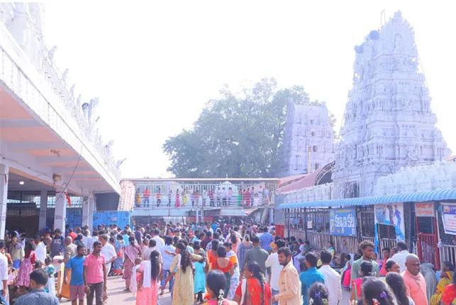 vemulawada: వేములవాడ అభివృద్ధికి రూ.127 కోట్లు vemulawada: వేములవాడ అభివృద్ధికి రూ.127 కోట్లు