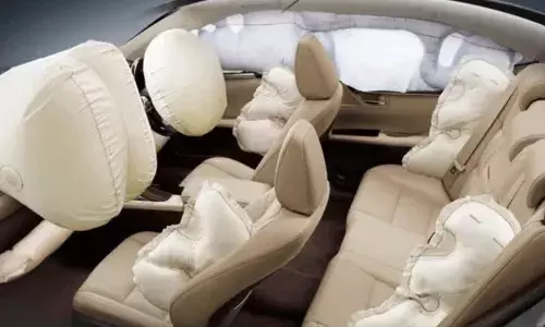 కారు ఎయిర్‌బ్యాగ్  ఎలా పని చేస్తుంది.. మరికొన్ని ముఖ్యమైన భద్రతా హెచ్చరికలు..