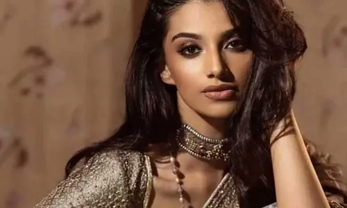 Meenakshi Chaudhary : క్రేజీ ఆఫర్ ను దక్కించుకున్న మీనాక్షి Meenakshi Chaudhary : క్రేజీ ఆఫర్ ను దక్కించుకున్న మీనాక్షి
