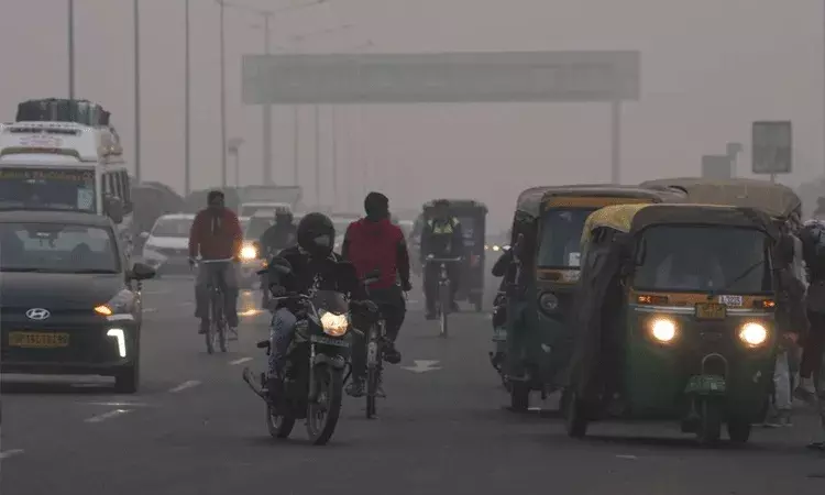 Delhi: ప్రమాదకర స్థాయిలో ఎయిర్ క్వాలిటీ.. మూతబడిన బడులు, 50 శాతం వర్క్ ఫ్రమ్ హోమ్