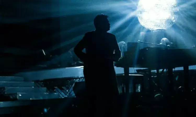 ఒక పాటకు రూ.3 కోట్లు.. అత్యధిక పారితోషికం తీసుకునే ఆ గాయకుడు ఎవరు.. ఒక పాటకు రూ.3 కోట్లు.. అత్యధిక పారితోషికం తీసుకునే ఆ గాయకుడు ఎవరు..