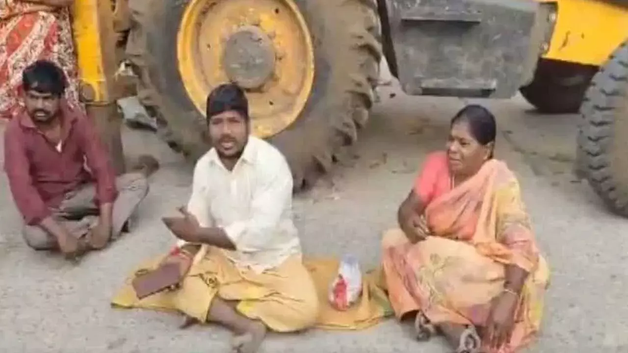 TG : హుజూర్ నగర్ లో కూల్చివేతలు.. స్థానికుల ఆర్తనాదాలు TG : హుజూర్ నగర్ లో కూల్చివేతలు.. స్థానికుల ఆర్తనాదాలు