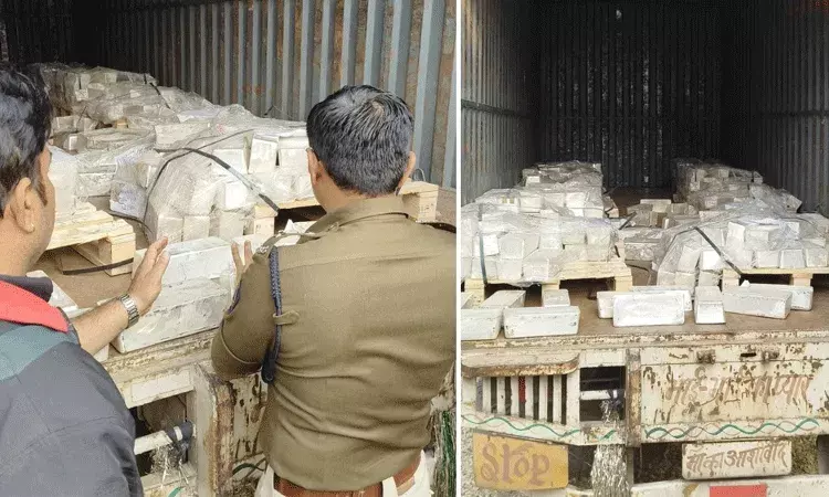 Maharashtra: పోలింగ్ రోజున పట్టుబడిన వెండి.. 10వేల కిలోల ట్రక్కును సీజ్ చేసిన పోలీసులు Maharashtra: పోలింగ్ రోజున పట్టుబడిన వెండి.. 10వేల కిలోల ట్రక్కును సీజ్ చేసిన పోలీసులు