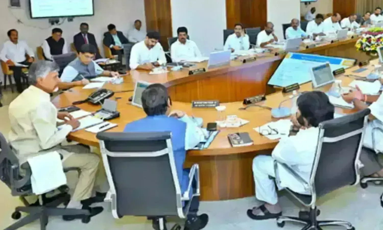 AP: అభివృద్ధే లక్ష్యంగా ఏపీ కేబినేట్ కీలక నిర్ణయాలు AP: అభివృద్ధే లక్ష్యంగా ఏపీ కేబినేట్ కీలక నిర్ణయాలు