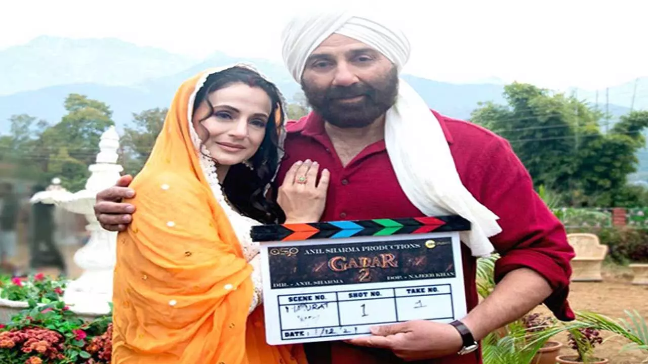 Amisha Patel : చెప్పకుండానే చేసేశారు..ఇంట్రెస్టింగ్ ముచ్చట చెప్పిన అమీషా Amisha Patel : చెప్పకుండానే చేసేశారు..ఇంట్రెస్టింగ్ ముచ్చట చెప్పిన అమీషా