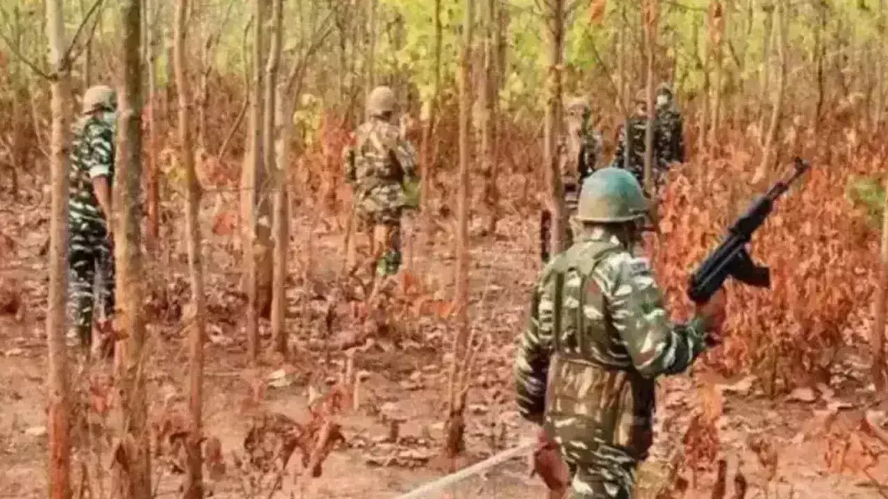 Chhattisgarh: ఛత్తీస్‌గఢ్‌లో భారీ ఎన్‌కౌంట‌ర్‌.. 10 మంది మావోయిస్టుల మృతి