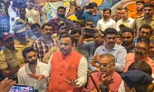 BJP Leader Vinod : రాహుల్, ఖర్గేలకు పరువు నష్టం నోటీసులు..రూ. 100 కోట్లకు వేసిన బీజేపీ నేత వినోద్ తావే BJP Leader Vinod : రాహుల్, ఖర్గేలకు పరువు నష్టం నోటీసులు..రూ. 100 కోట్లకు వేసిన బీజేపీ నేత వినోద్ తావే