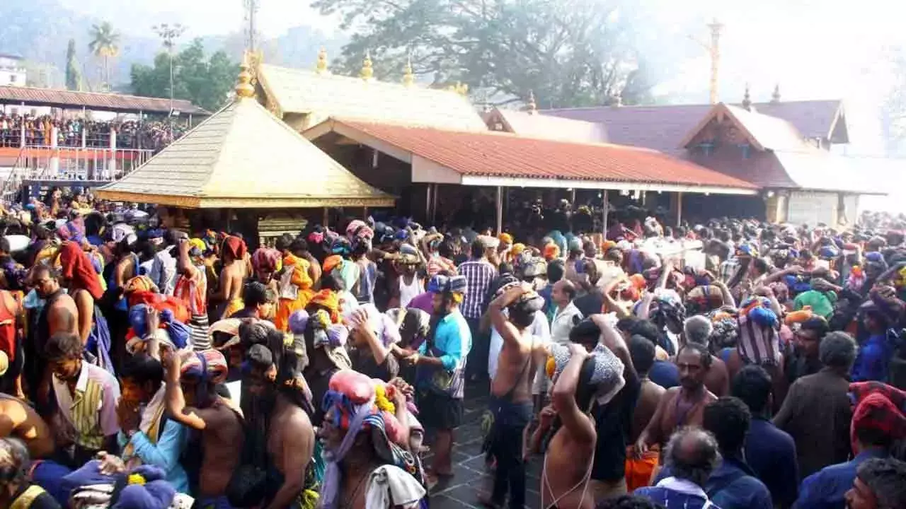 Sabarimala: శబరిమలకు పోటెత్తిన భక్తులు.. అయ్యప్ప దర్శనానికి ఎదురుచూపులు Sabarimala: శబరిమలకు పోటెత్తిన భక్తులు.. అయ్యప్ప దర్శనానికి ఎదురుచూపులు