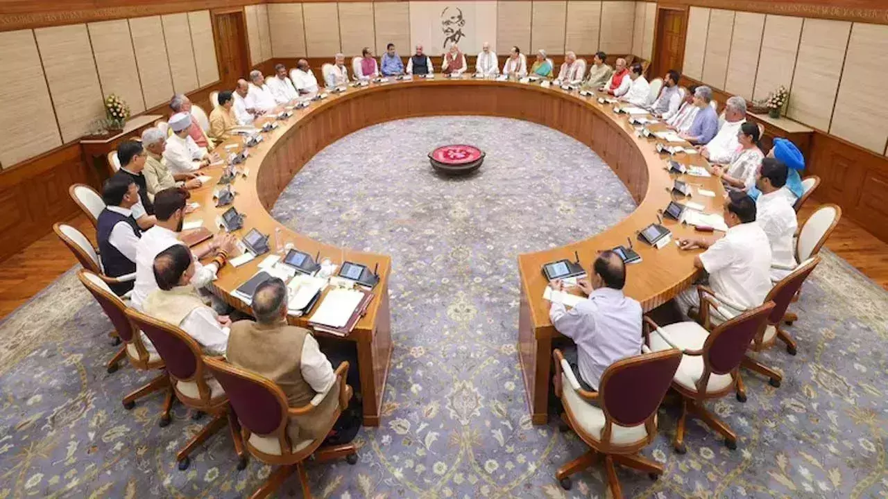 Pan Card : పాన్ కార్డు 2.0కి కేంద్ర కేబినెట్ ఆమోదం.. కొత్తవాటిలో స్పెషల్ ఏంటి అంటే Pan Card : పాన్ కార్డు 2.0కి కేంద్ర కేబినెట్ ఆమోదం.. కొత్తవాటిలో స్పెషల్ ఏంటి అంటే