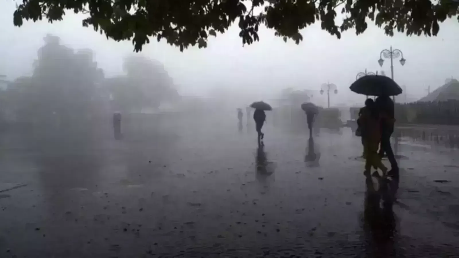 Heavy Rain Forecast: ఏపీకి ముంచుకొస్తున్న తుఫాన్ ముప్పు.. Heavy Rain Forecast: ఏపీకి ముంచుకొస్తున్న తుఫాన్ ముప్పు..