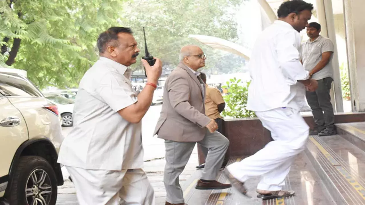 TG : ఇంజినీర్లపై కాళేశ్వరం కమిషన్ చైర్మన్ అసహనం TG : ఇంజినీర్లపై కాళేశ్వరం కమిషన్ చైర్మన్ అసహనం