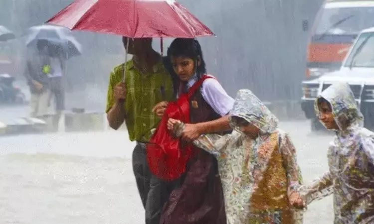 Tamilnadu: భారీ వర్షాల కారణంగా పాఠశాలలకు సెలవు ప్రకటించిన ప్రభుత్వం Tamilnadu: భారీ వర్షాల కారణంగా పాఠశాలలకు సెలవు ప్రకటించిన ప్రభుత్వం