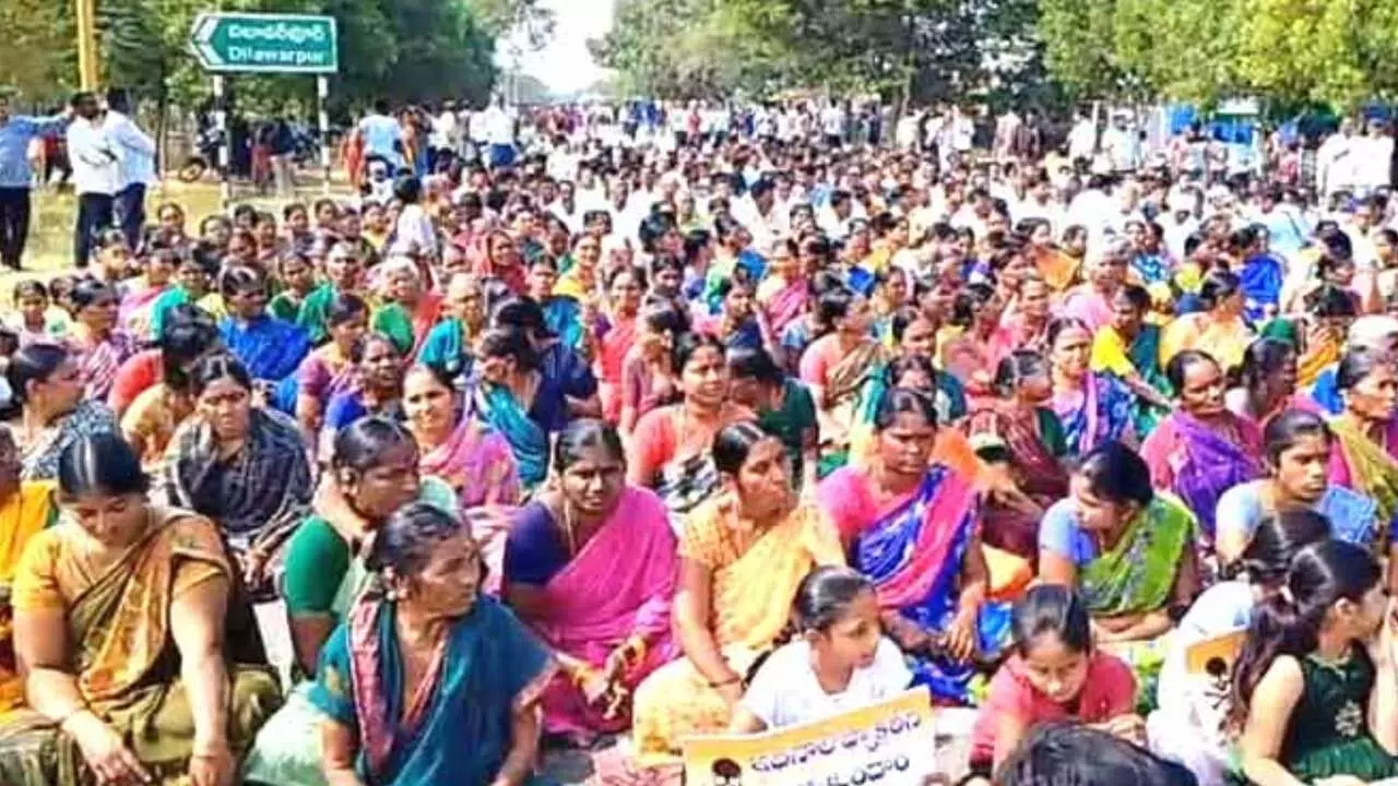 Ethanal Factory : ఇథనాల్ ఫ్యాక్టరీ రద్దు .. దిలావర్పూర్ లో హైటెన్షన్ Ethanal Factory : ఇథనాల్ ఫ్యాక్టరీ రద్దు .. దిలావర్పూర్ లో హైటెన్షన్