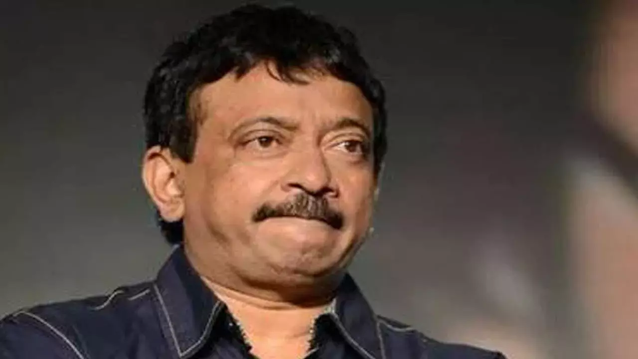 Ram Gopal Varma : పోలీసుల గాలింపు.. భయం లేదంటూ వర్మ వీడియో Ram Gopal Varma : పోలీసుల గాలింపు.. భయం లేదంటూ వర్మ వీడియో