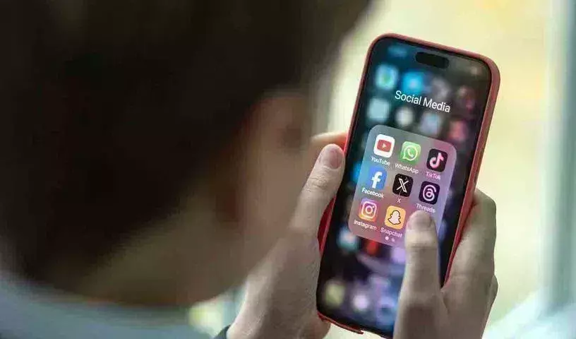 Australia :  16 ఏళ్ళలోపు  వారికి సోషల్‌మీడియా నిషేధం..బిల్లుకు   ఆమోదం ఎక్కడంటే ?