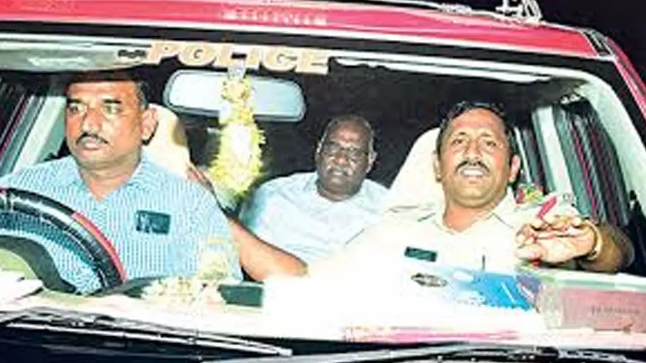 AP : రఘురామకు టార్చర్ కేసు.. సీఐడీ మాజీ అదనపు ఎస్పీ విజయ్ పాల్ అరెస్ట్ AP : రఘురామకు టార్చర్ కేసు.. సీఐడీ మాజీ అదనపు ఎస్పీ విజయ్ పాల్ అరెస్ట్