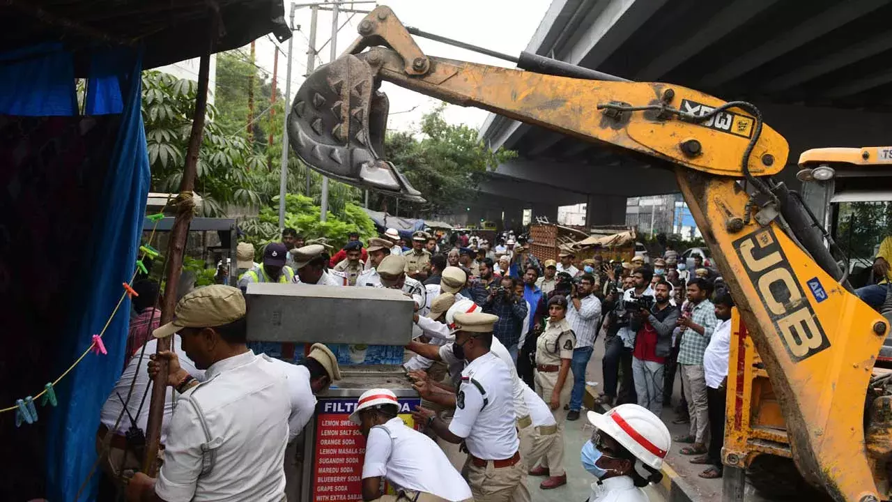 TG : టోలీచౌకిలో ఆక్రమణల తొలగింపు.. సీపీ సీవీ ఆనంద్ పర్యవేక్షణలో స్పెషల్ డ్రైవ్