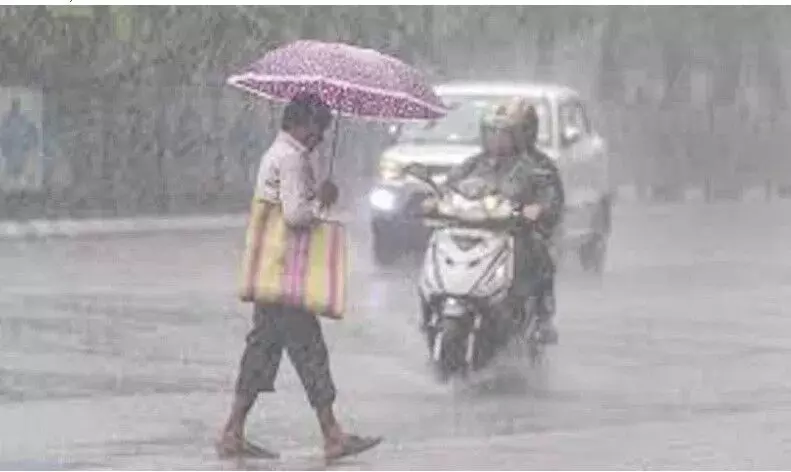 AP: ఏపీలోని ఈ జిల్లాల్లో భారీ వర్షాలు AP: ఏపీలోని ఈ జిల్లాల్లో భారీ వర్షాలు