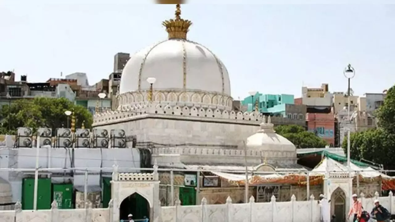 Petition on Dargah : దర్గాపై పిటిషన్.. ముదురుతున్న వివాదం Petition on Dargah : దర్గాపై పిటిషన్.. ముదురుతున్న వివాదం