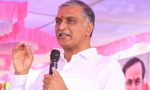 Harish Rao : ప్రజలనే కాదు.. పార్లమెంట్ను మోసం చేసిండు : హరీశ్ రావు Harish Rao : ప్రజలనే కాదు.. పార్లమెంట్ను మోసం చేసిండు : హరీశ్ రావు