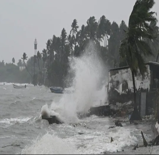 FENGAL CYCLONE: నేడు తీరం దాటనున్న పెంగల్ తుపాను FENGAL CYCLONE: నేడు తీరం దాటనున్న పెంగల్ తుపాను
