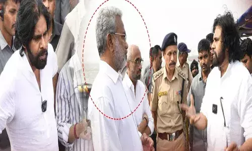 Pawan Kalyan : పవర్ చూపించిన పవన్ కళ్యాణ్.. టీడీపీ ఎమ్మెల్యేపై ఆగ్రహం Pawan Kalyan : పవర్ చూపించిన పవన్ కళ్యాణ్.. టీడీపీ ఎమ్మెల్యేపై ఆగ్రహం