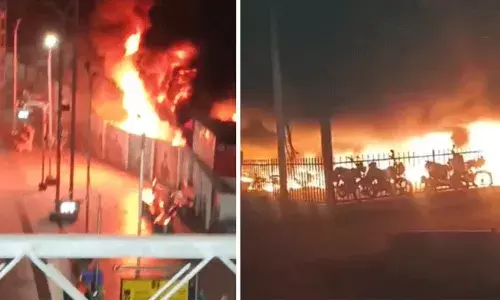 వారణాసి రైల్వే స్టేషన్‌లో భారీ అగ్నిప్రమాదం.. 200 వాహనాలు దగ్ధం