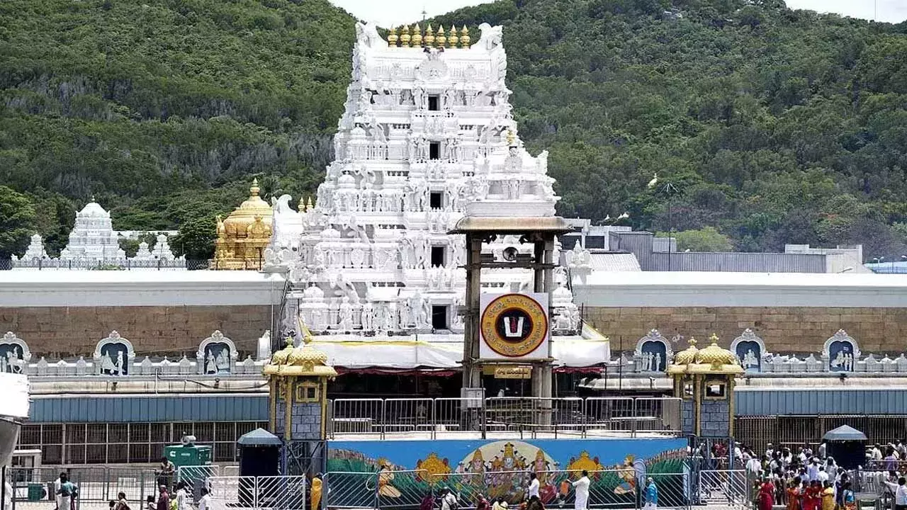 TTD : డిసెంబర్ 3వ తేదీన తిరుమలలో ఆధార్ తప్పనిసరి స్థానికులకు ప్రత్యేకం TTD : డిసెంబర్ 3వ తేదీన తిరుమలలో ఆధార్ తప్పనిసరి స్థానికులకు ప్రత్యేకం