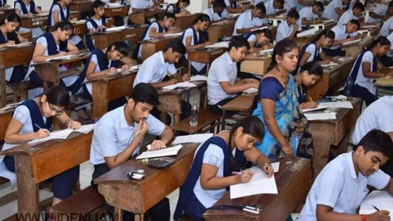 TG : టెన్త్ ఇంటర్నల్ మార్కుల రద్దుపై వెనక్కి తగ్గిన ప్రభుత్వం TG : టెన్త్ ఇంటర్నల్ మార్కుల రద్దుపై వెనక్కి తగ్గిన ప్రభుత్వం