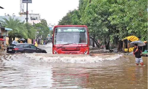 FENGAL CYCLONE: తీరాన్ని తాకిన ఫెంగల్ తుపాను FENGAL CYCLONE: తీరాన్ని తాకిన ఫెంగల్ తుపాను
