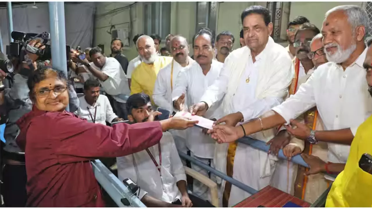TTD : తిరుమలలో లోకల్ దర్శనంపై స్థానికుల సంతోషం TTD : తిరుమలలో లోకల్ దర్శనంపై స్థానికుల సంతోషం