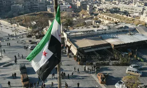 సిరియాలో మళ్లీ సంక్షోభం , భీకర దాడులకు దిగిన ఇస్లామిక్‌ రెబల్స్‌