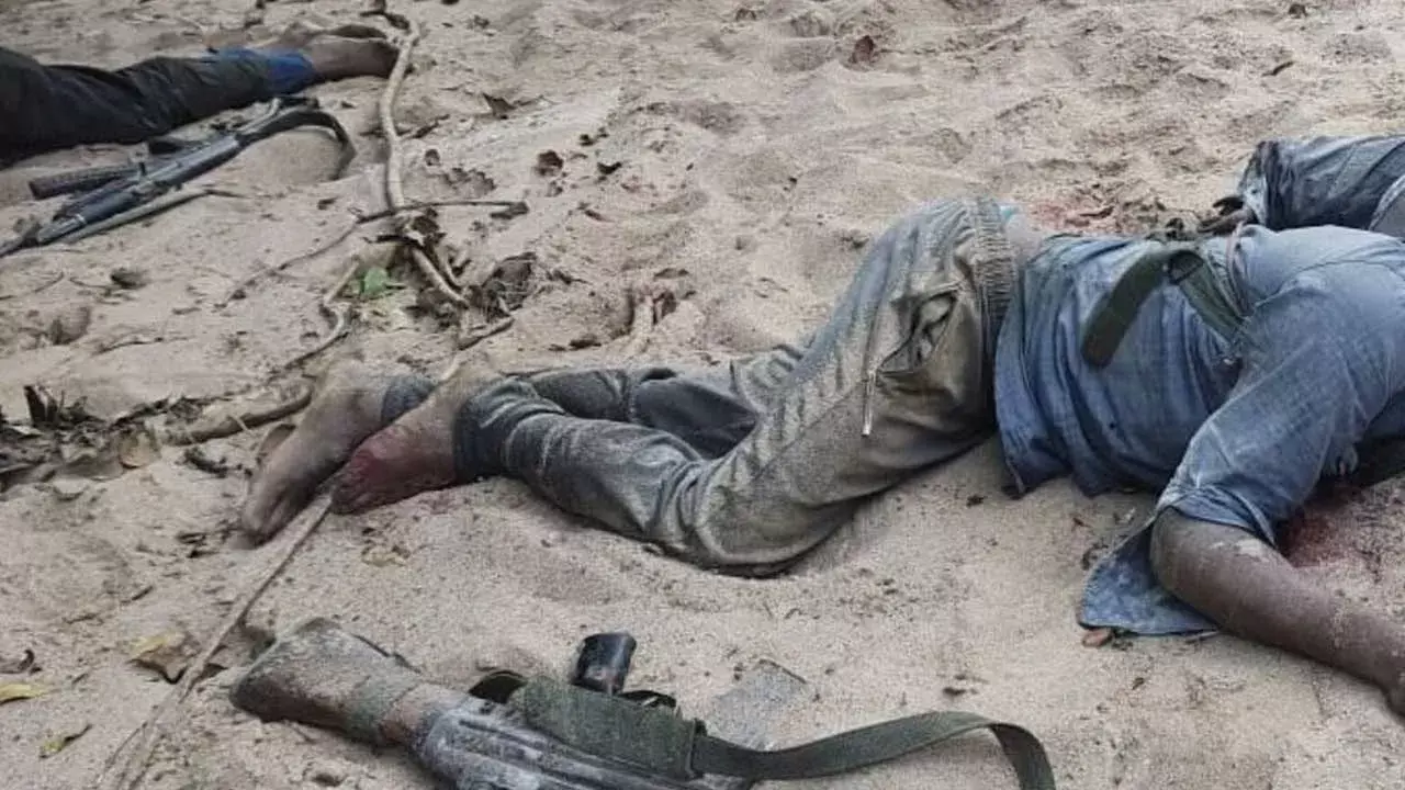 Maoist Encounter : ఏటూరునాగారంలో భారీ ఎన్కౌంటర్ Maoist Encounter : ఏటూరునాగారంలో భారీ ఎన్కౌంటర్