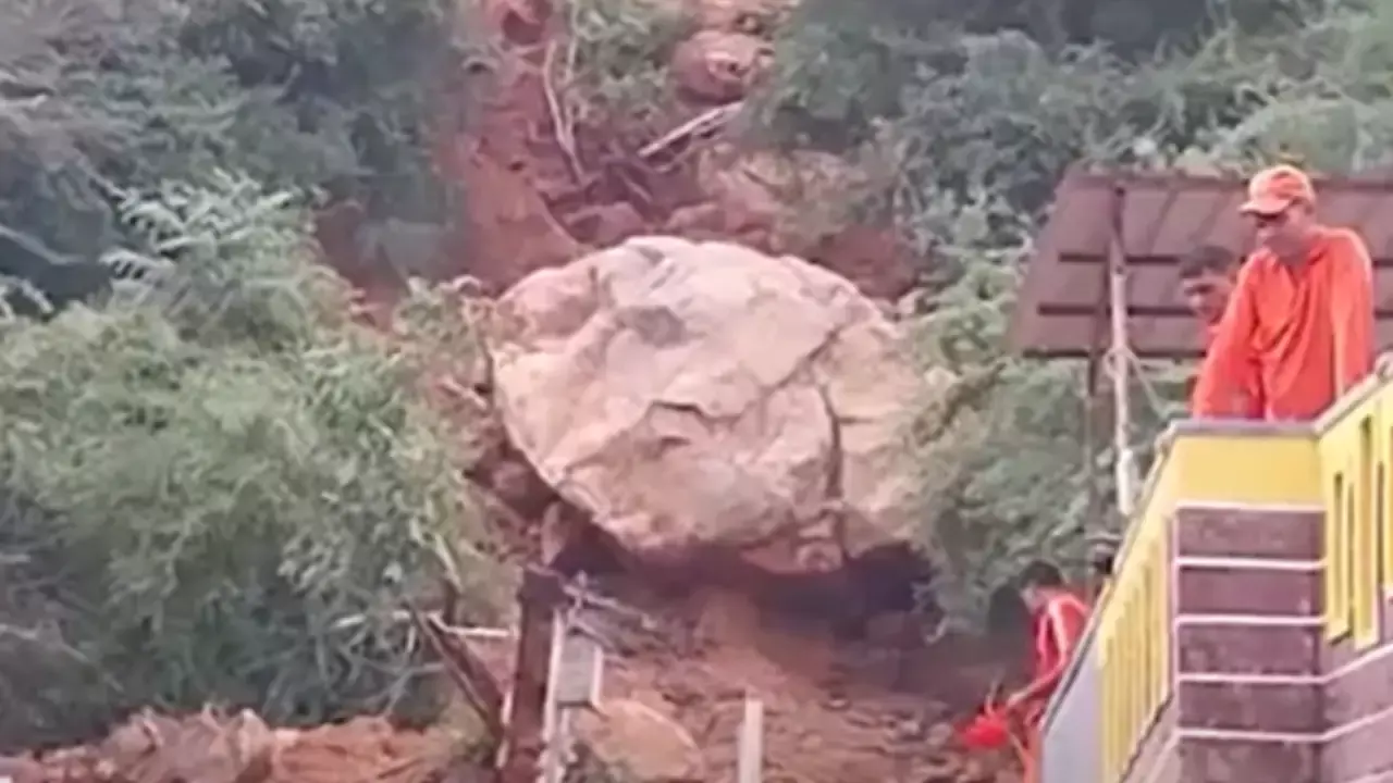 Arunachalam : అరుణాచలంలో కొండచరియల విధ్వంసం Arunachalam : అరుణాచలంలో కొండచరియల విధ్వంసం