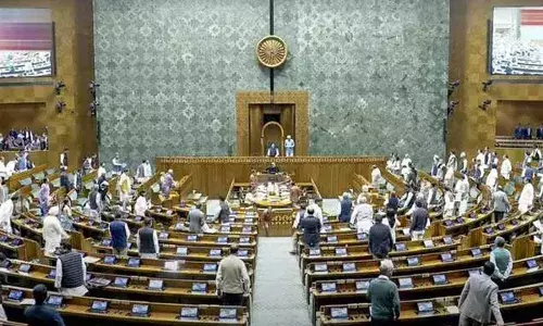 Parliament : పార్లమెంట్ను కుదిపేస్తున్న అదానీ వ్యవహారం Parliament : పార్లమెంట్ను కుదిపేస్తున్న అదానీ వ్యవహారం