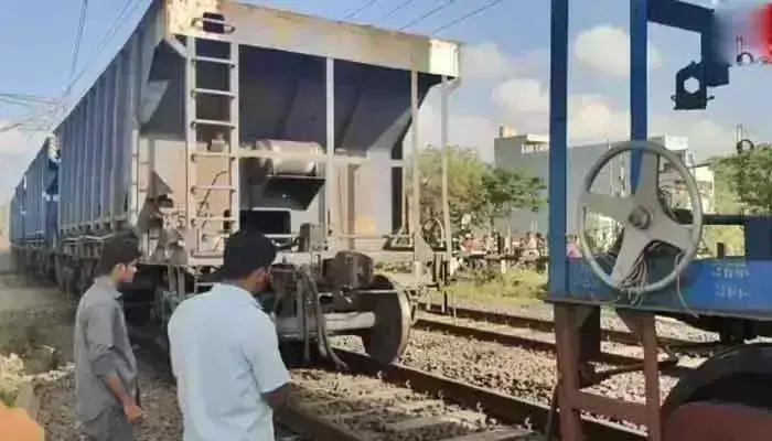 SC Railways: రన్నింగ్ లో రెండుగా విడిపోయిన గూడ్స్ ట్రైన్..