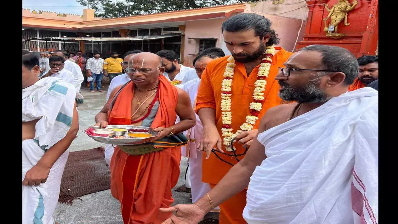 Varun Tej : కొండగట్టులో వరుణ్ తేజ్ సందడి Varun Tej : కొండగట్టులో వరుణ్ తేజ్ సందడి