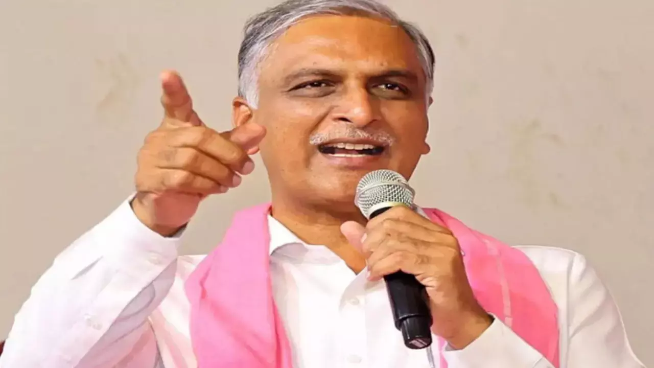 Harish Rao : లక్ష కేసులు పెట్టినా ప్రశ్నించడం ఆపను : మాజీ మంత్రి హరీశ్ రావు
