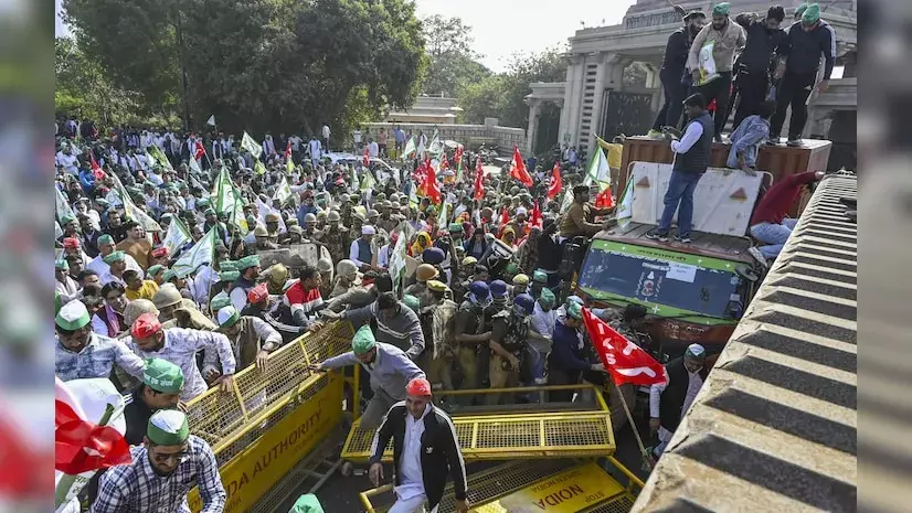 Farmers Protest : నోయిడాలో రైతుల ఆందోళన తీవ్రతరం