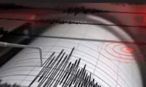 EARTHQUAKE: భూకంప భయంతో.. హడలిపోయిన తెలుగు ప్రజలు EARTHQUAKE: భూకంప భయంతో.. హడలిపోయిన తెలుగు ప్రజలు