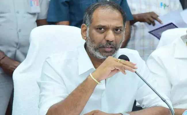 ప్రజలకు భారం లేకుండా విద్యుత్ కొనుగోళ్లు- మంత్రి గొట్టిపాటి రవికుమార్ ప్రజలకు భారం లేకుండా విద్యుత్ కొనుగోళ్లు- మంత్రి గొట్టిపాటి రవికుమార్
