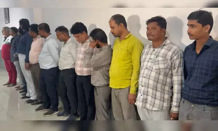 Gujarat: రూ. 70వేలతో మెడికల్ డిగ్రీ సర్టిఫికెట్ .. 14 మంది నకిలీ వైద్యులు అరెస్ట్