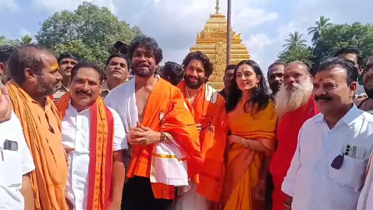 Chaitanya and Shobhita :   శ్రీశైల మల్లన్న సన్నిధిలో కొత్త జంట Chaitanya and Shobhita :   శ్రీశైల మల్లన్న సన్నిధిలో కొత్త జంట