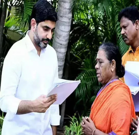 LOKESH: ప్రజల మనసులు గెలుచుకుంటున్న నారా లోకేశ్ LOKESH: ప్రజల మనసులు గెలుచుకుంటున్న నారా లోకేశ్